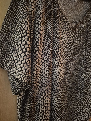 Short-sleeve blouse with shoulder pads like new, size L