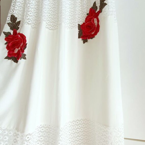 Maxi dress new with lace and roses, size S