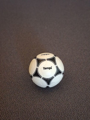 Subbuteo Adidas Tango Ball 22mm like new, black and white