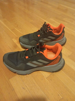 Adidas Terrex αθλητικά σαν καινούργια, μαύρο με πορτοκαλί, νούμερο 41.5