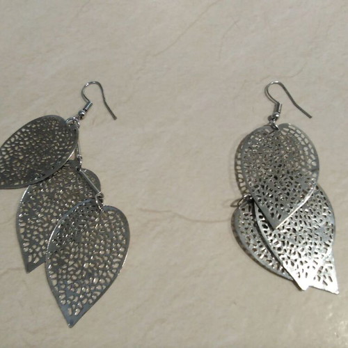 Earrings pair with 2 silver steel leaves, like new