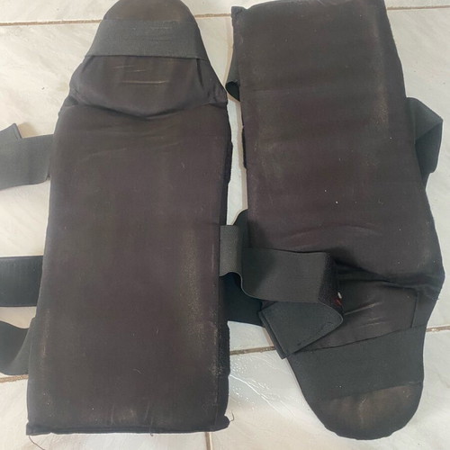 Shin guards like new