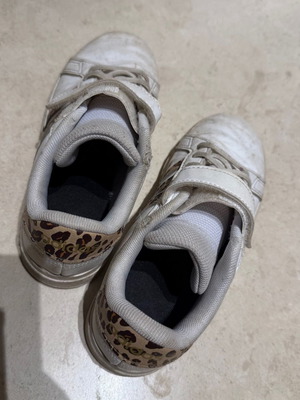 Adidas athletic shoes size 31 used, white