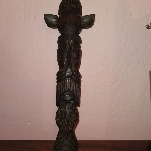 Indian totem wood carving like new, wood