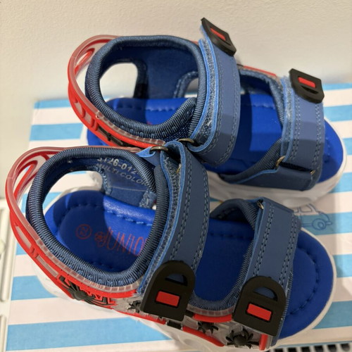 Spider-Man toddler sandals size 22 like new with lights