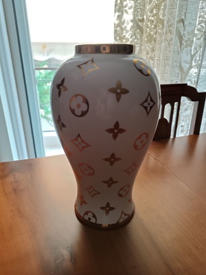 Porcelain vase like new, height about 35cm
