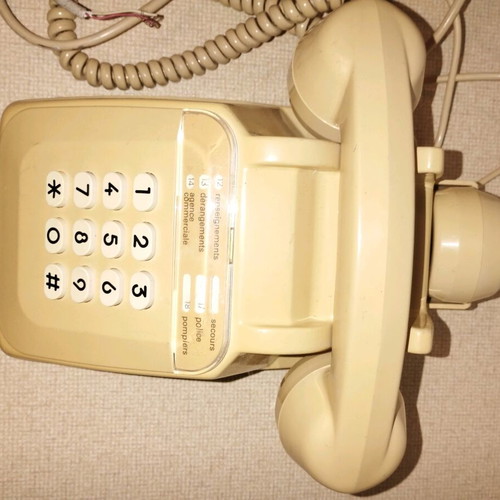 Retro telephone device with gossip used