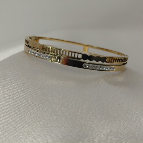 Stainless Steel Hypoallergenic Bracelets in Gold and Silver Colors