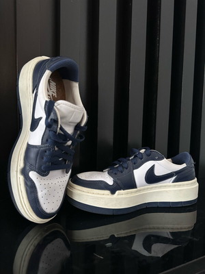 Jordan Air Σνίκερ σαν καινούργιο, μέγεθος 38, άσπρο και μπλε