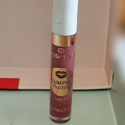 Essence Lipgloss Plumping Nudes new