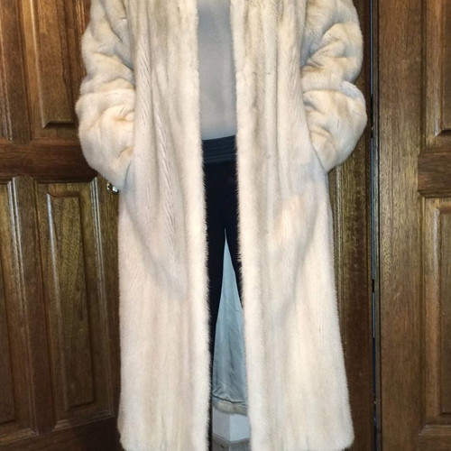 Whole mink fur like new, ecru color