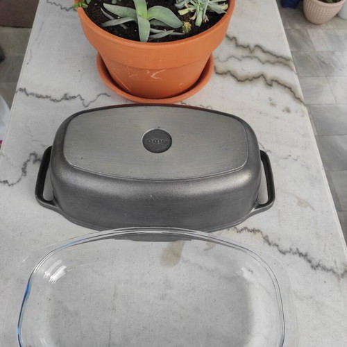 Glass Pyrex and cast iron pot used with surface wear
