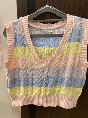 Stradivarius knitted sleeveless vest multicolor like new, size M