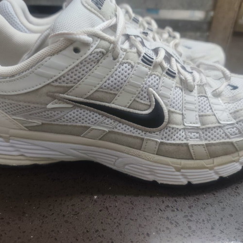 P-6000 Nike shoes size 40 like new