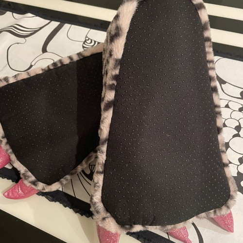 Leopard home slippers new, colorful
