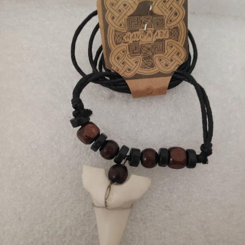 Shark Tooth Pendant Necklace like new, surfer style