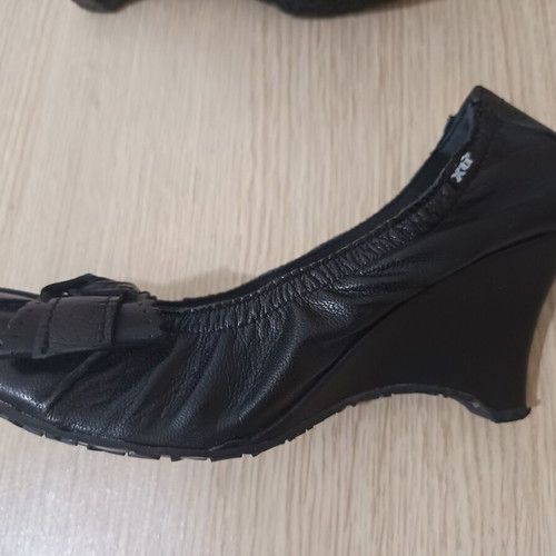 Xti leather women's pumps size 40 used, black