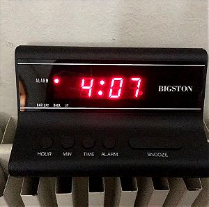 Pολοι vintage alarm digital clock