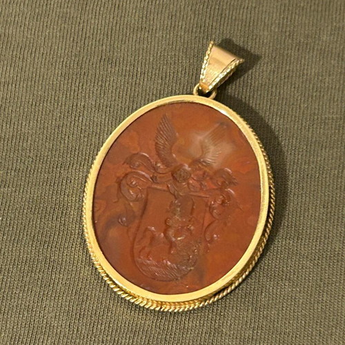 Vintage 18K Gold Intaglio Carnelian Pendant like new, 16g