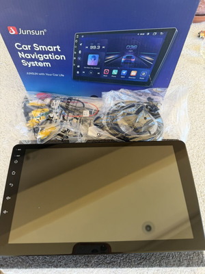 Universal 9-inch Car Monitor with Android Auto and Wireless CarPlay, New