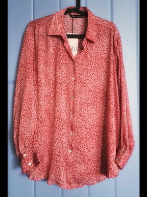Сатенена риза с животински принт розово - червено Zara нова