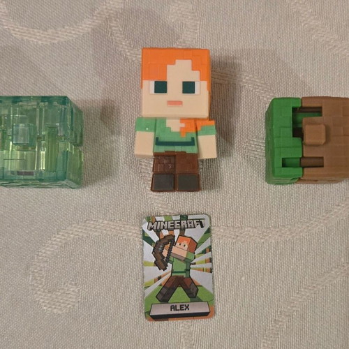 Kinder Joy Minecraft Alex figure like new with card and blocks