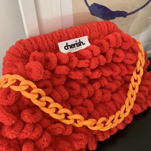 Puffy handbag with unique tortoiseshell chain, new, 20x30cm