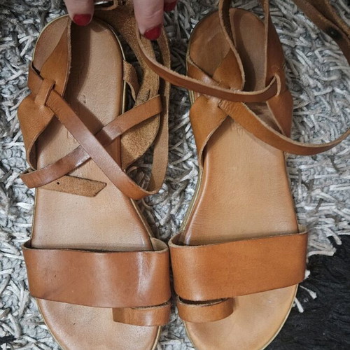 Dim brown leather platform sandals like new, size 39