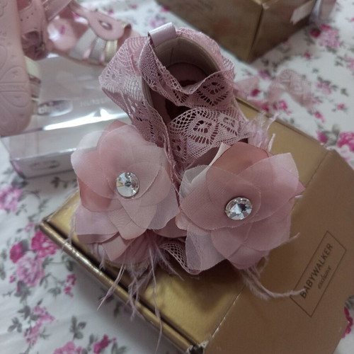 Baby shoe size 19 with box