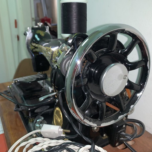 Transist Sewing Machine like new, works well