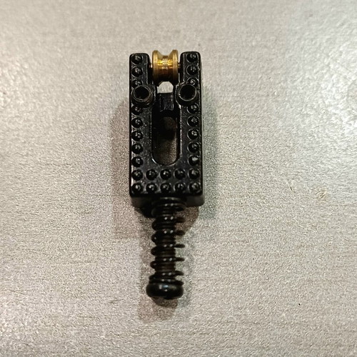 Set of roller saddles for electric guitar bridge, black and brass