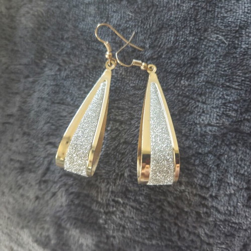 Earrings like new