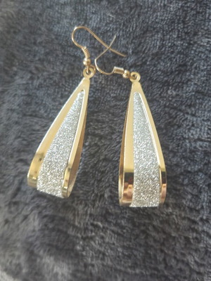Earrings like new