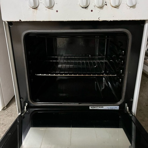 Kitchen stove used, in good condition, fully functional