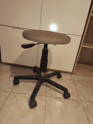 Swivel stool 55cm height, 40cm diameter with wheels