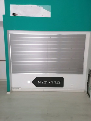 Πάνελ slat εξοπλισμός καταστήματος μεταχειρισμένος, ασημί MDF με άγκιστρα