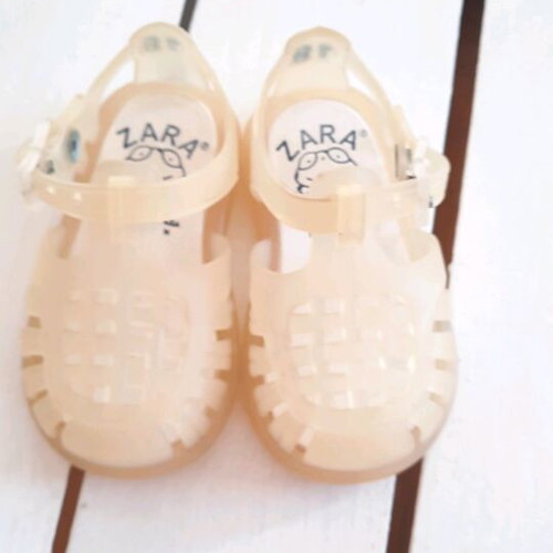 Zara Beach shoes like new, plastic elastic unisex size 18, 1 year old