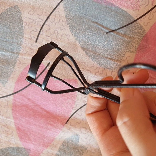 Eyelash Curler used