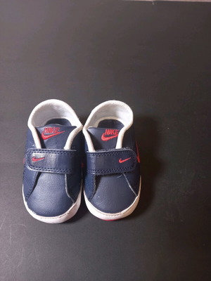 Nike αγκαλιάς μεταχειρισμένα, μέγεθος 18.5