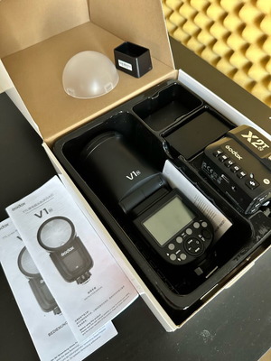 Godox V1N φλας like new με δεύτερη μπαταρία, defuser και trigger X2T