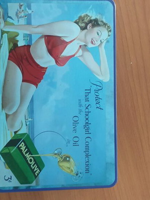 Palmolive metal box like new with safety clasp