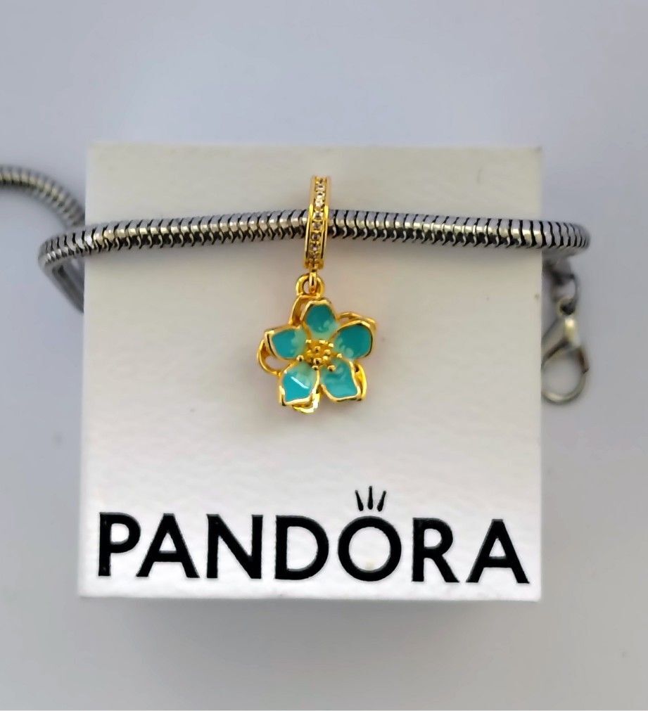 Pandora Blue Blossom Dangle Charm new,… - € 34,00 - Vendora.cy