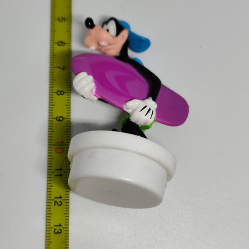 Goofy collectible figure Nestlé surfer like new