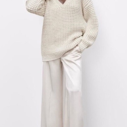 Zara beige sweater with V-neck, like new, oversized, very warm
