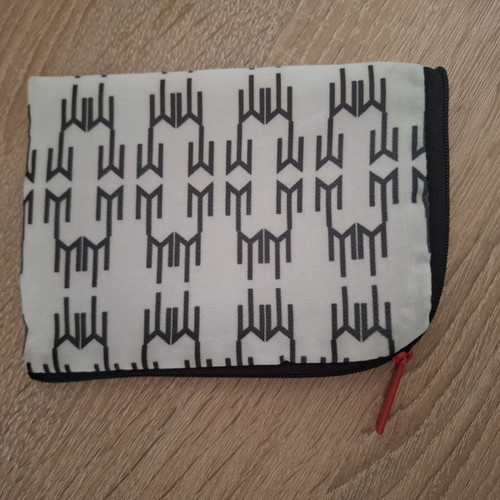 Wallet like new, black and white