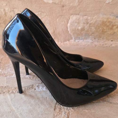 Adam's Shoes Black Patent Leather Stiletto Pumps Size 38 New