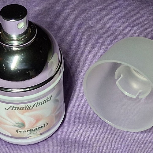 Cacharel Anaïs Anaïs Eau de Toilette 50ml like new, vintage 1990