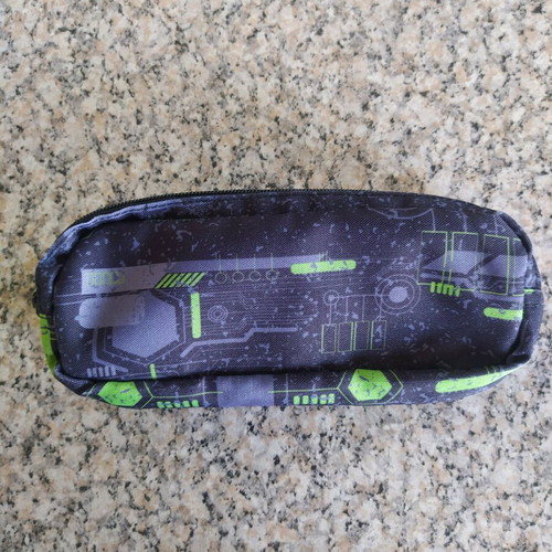 Polo pencil case used with missing elastic bands