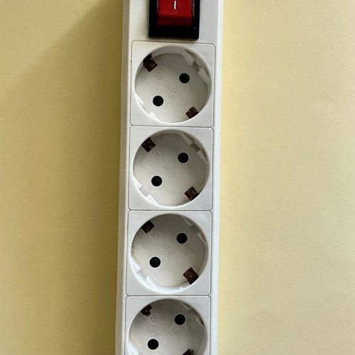 Power Strip 4-Outlet with Cable and Switch, Like New