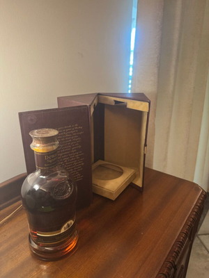 Dewar's Signature Blended Scotch Whisky new, premium collectible with luxury case